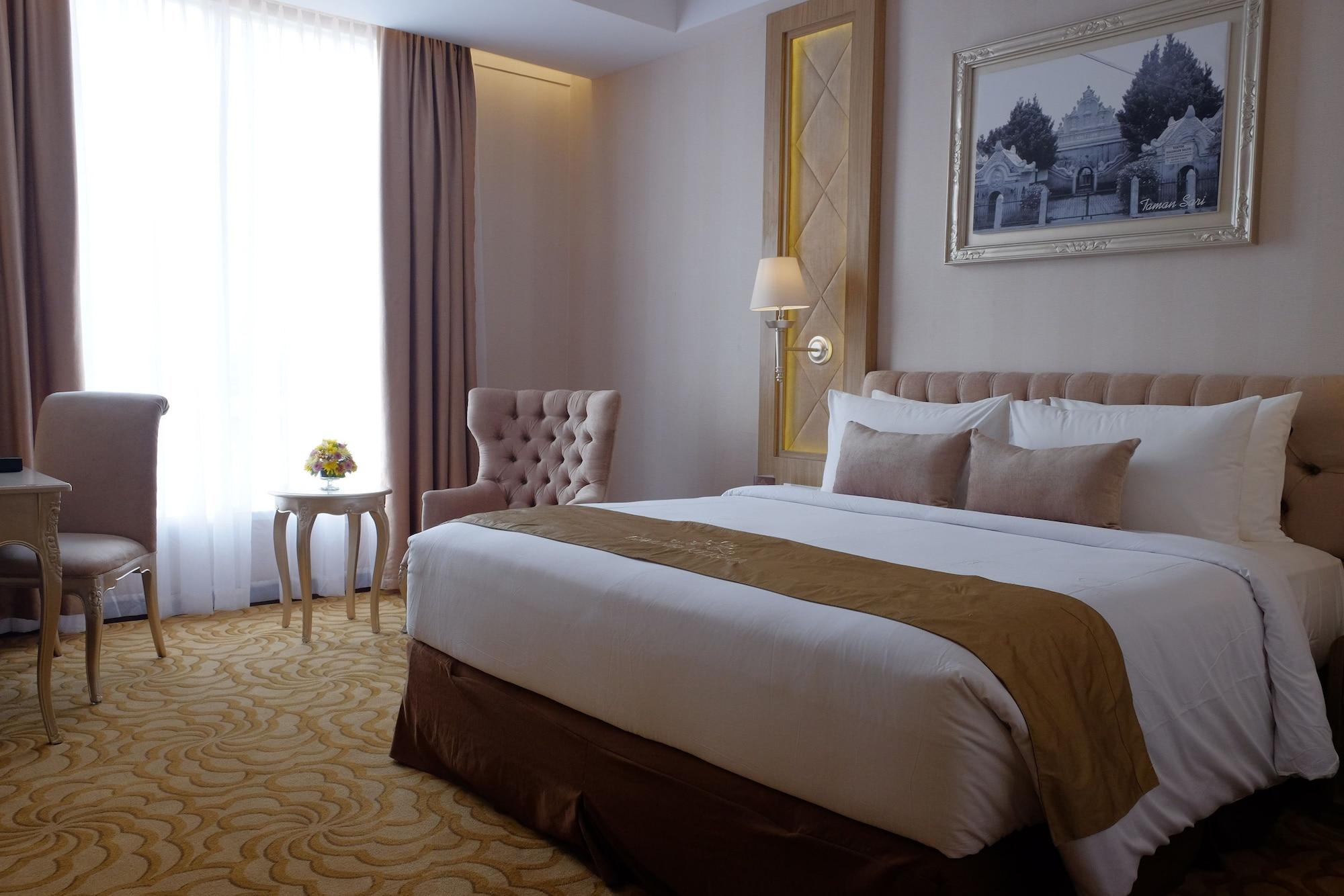Grand Keisha Yogyakarta Hotel Kejayan Exterior photo